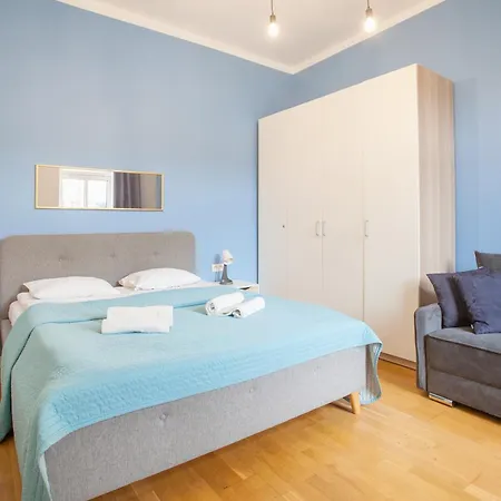 Smart Old Town Apartment *
