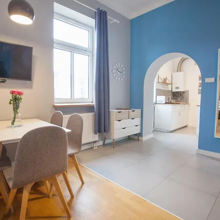 Smart Old Town Apartment *